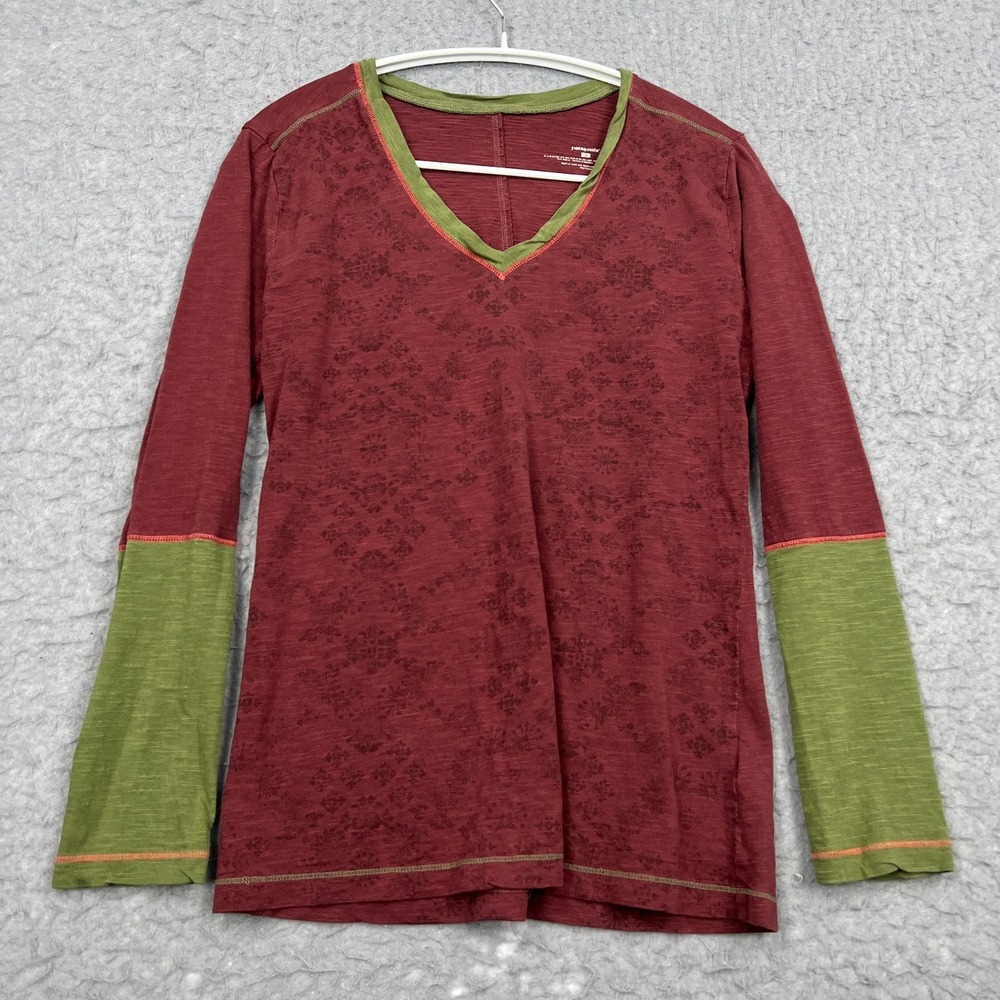 Patagonia Top Women's Small Red Printed Organic Cotton V-Neck Long Sleeve Shirt‎